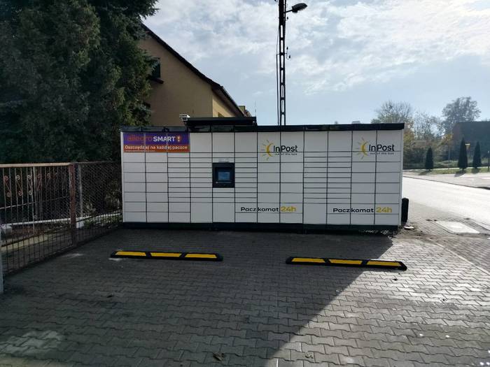 Paczkomat ZAQ01M Przy sklepie ODiDO u Krystyny.