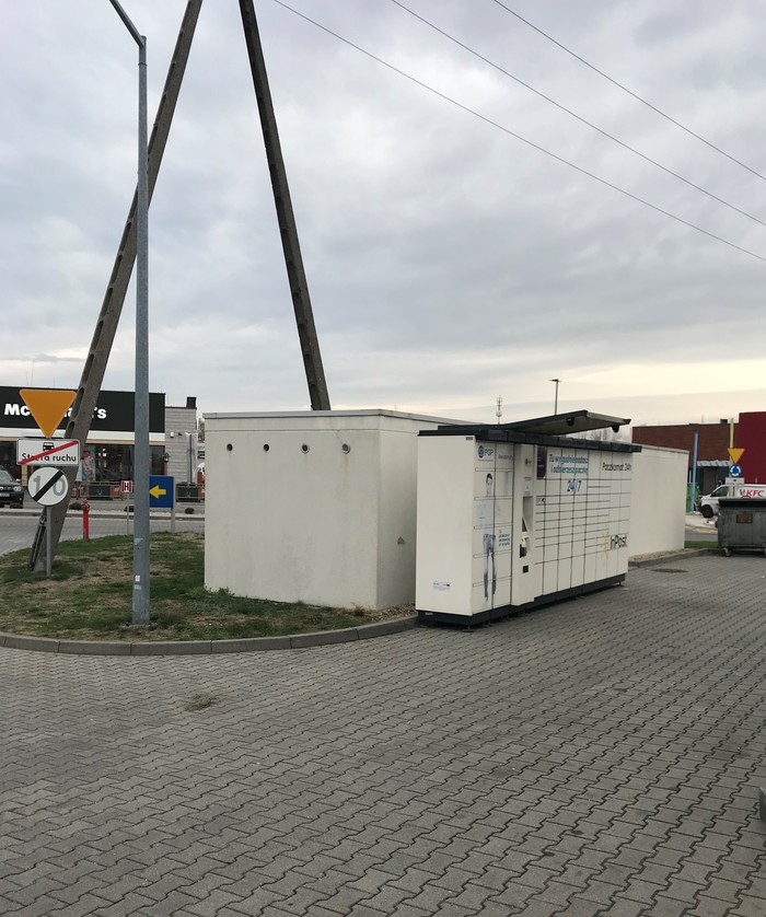 Paczkomat ZAR01L Stacja paliw MOL