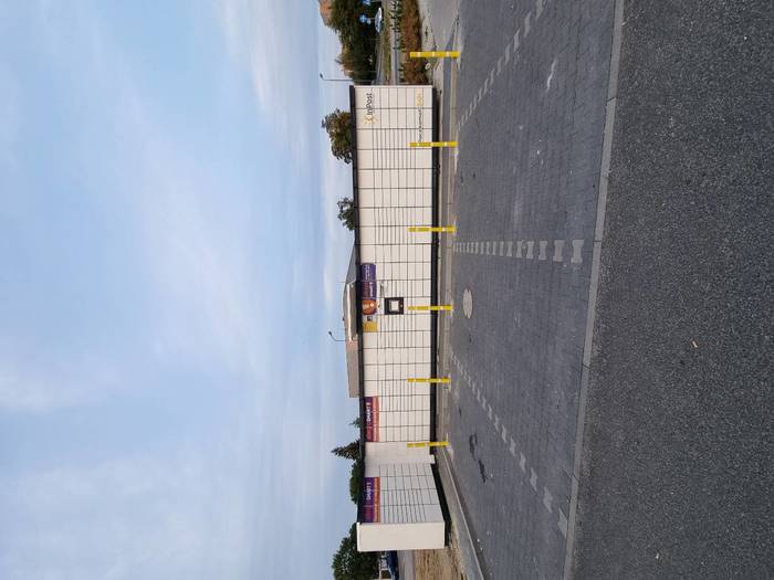 Paczkomat ZAR03M Na parkingu marketu LIDL