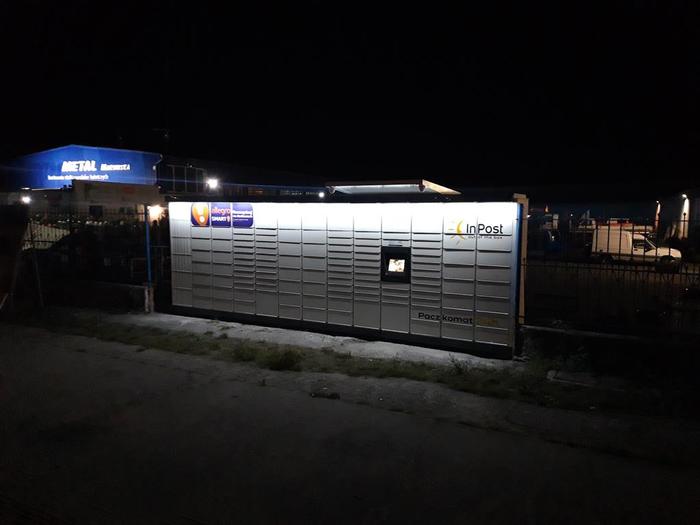 Parcel Locker ZAR05M na parkingu firmy Makowska