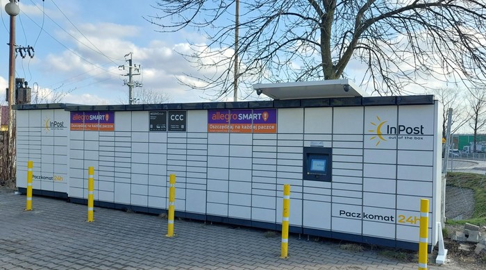 Paczkomat ZAU01M Na stacji HUZAR