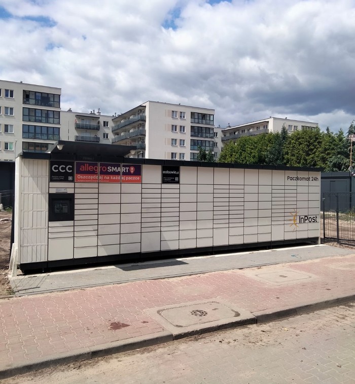 Paczkomat ZBA17M od ul. Mazowieckiej