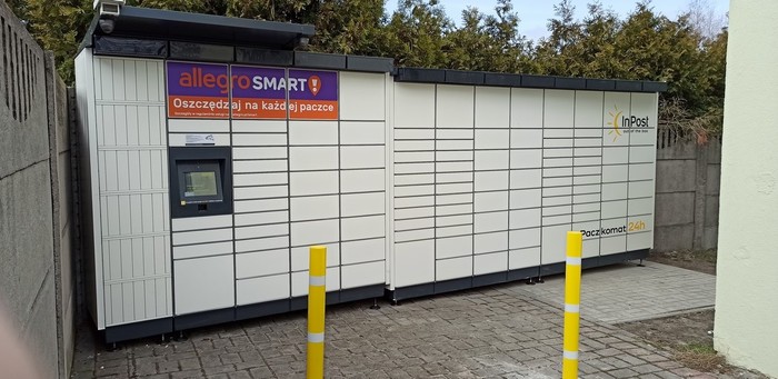 Paczkomat ZBRA01M Przy sklepie spożywczym