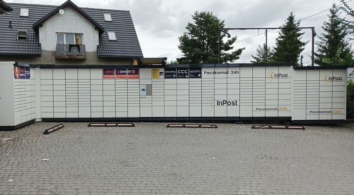 Paczkomat ZBW01N Parking przed sklepem ŻABKA