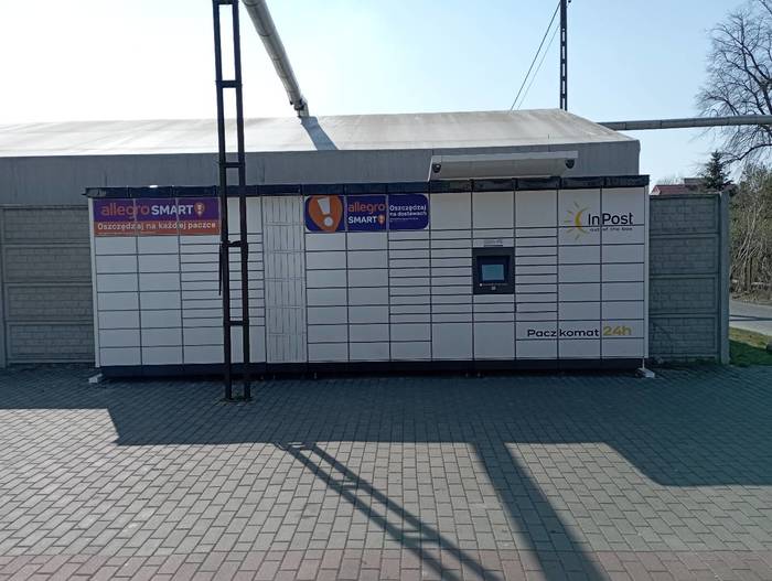 Paczkomat ZCU01M parking przy sklepie