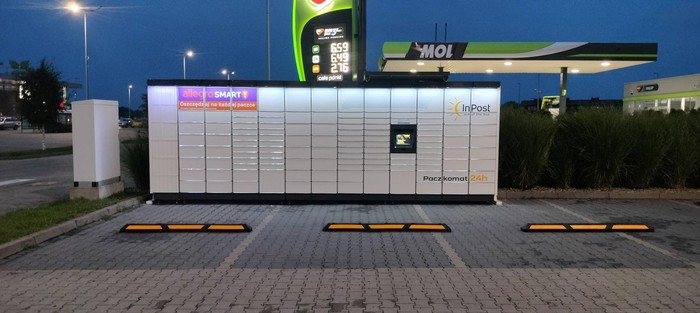 Paczkomat ZDA02M Na parkingu Turawa Park