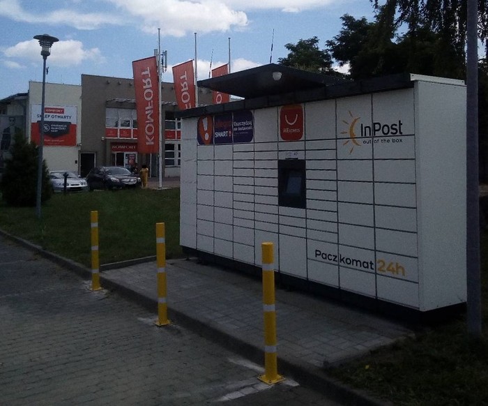 Paczkomat ZDW06M Na parkingu CENTRUM PASAŻ
