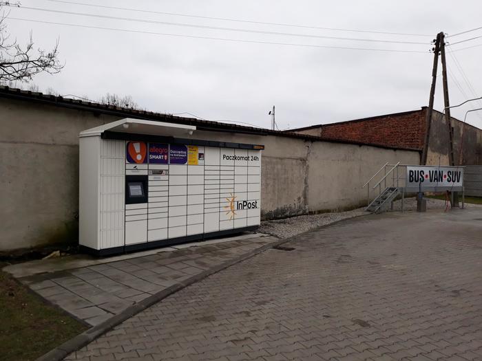 Paczkomat ZDZ01M Na terenie myjni samoobsługowej