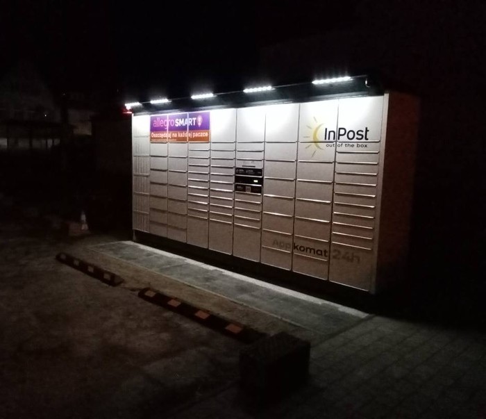 Поштомат ZERQ01BAPP Obok sklepu