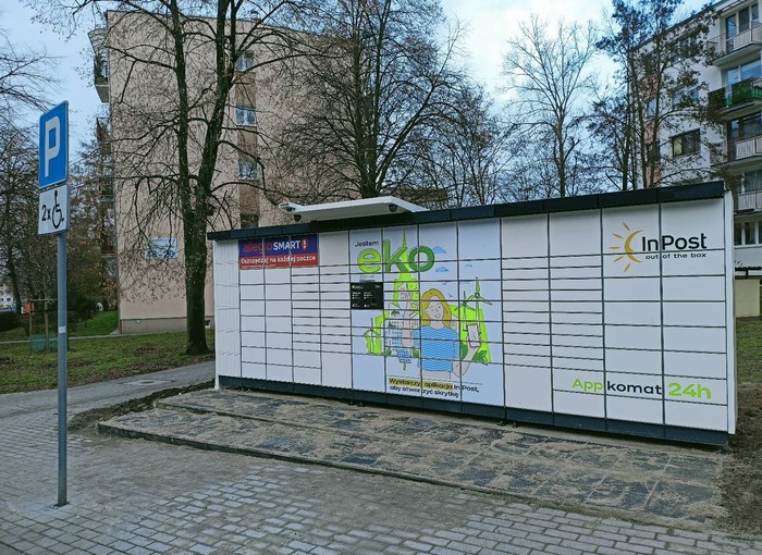 Paczkomat ZGO01APP przy parkingu