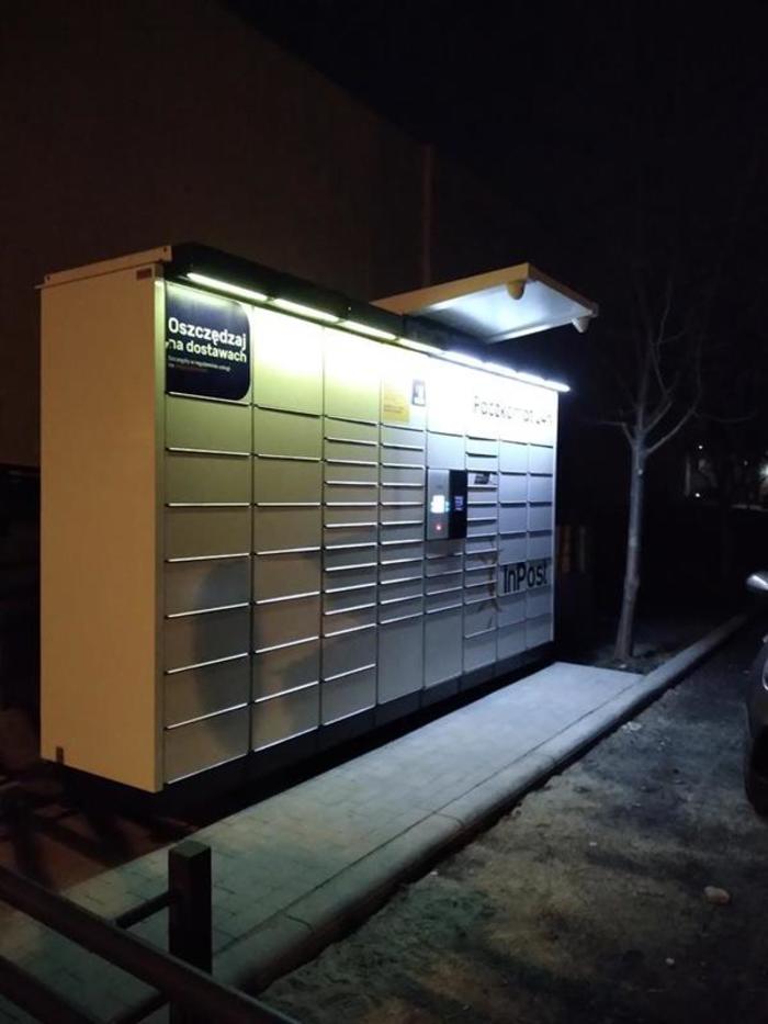Поштомат ZGO12N przy parkingu marketu Lewiatan