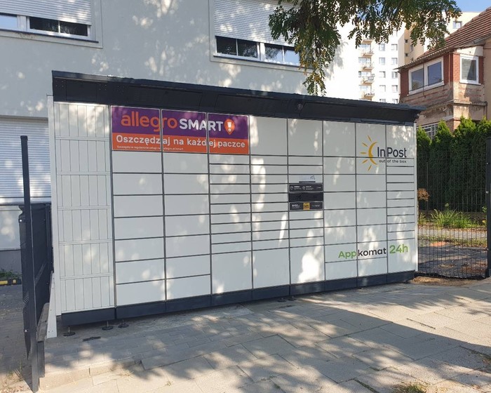 Parcel Locker ZGO16BAPP W lini ogrodzenia posesji prywatnej