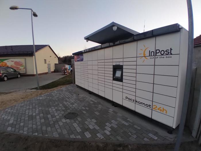 Поштомат ZGO30M na terenie przed prywatną  posesją