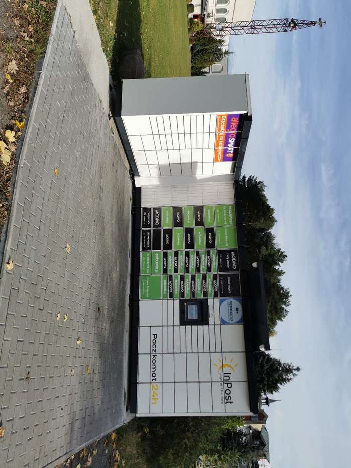 Parcel Locker ZGO32M na parkingu