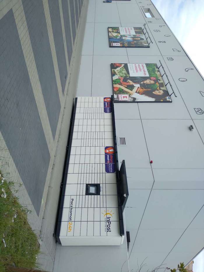 Paczkomat ZGO41M przy parkingu Marketu