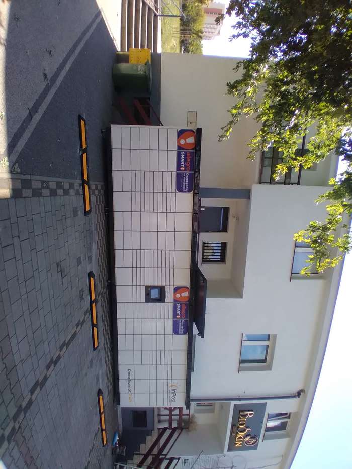 Paczkomat ZGO45M na parkingu
