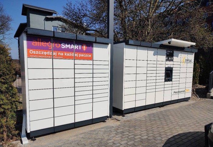 Parcel Locker ZGO72M przy parkingu