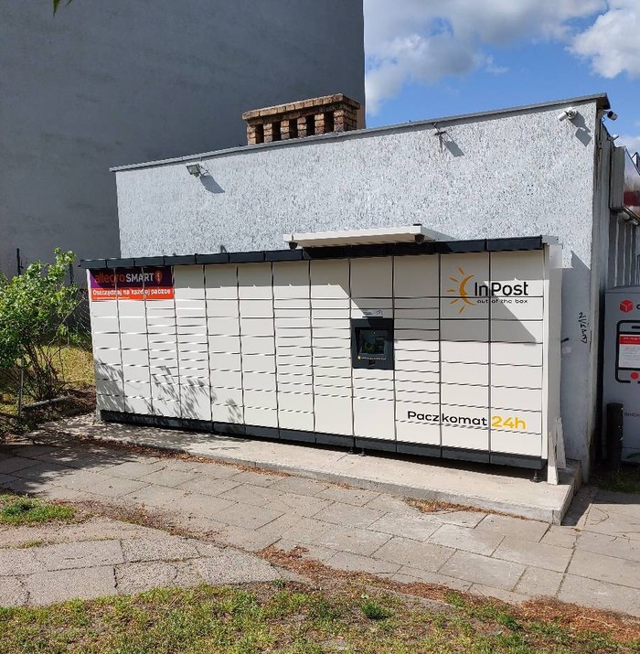 Paczkomat ZGO81M przy sklepie