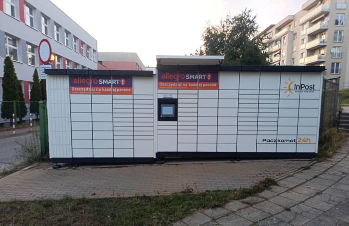 Поштомат ZGO84M przy parkingu
