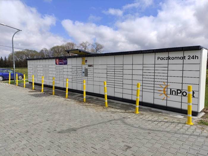 Parcel Locker ZKN01N Na parkingu sklepu Delikatesy Centrum