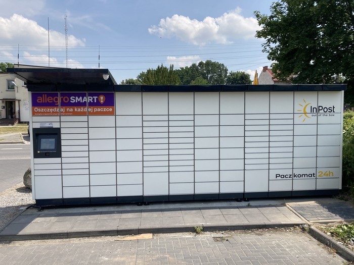 Paczkomat ZKW02M Przy sklepie spożywczym