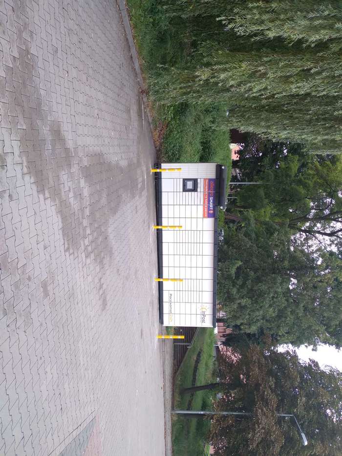 Paczkomat ZLO06M Przy parkingu Netto.