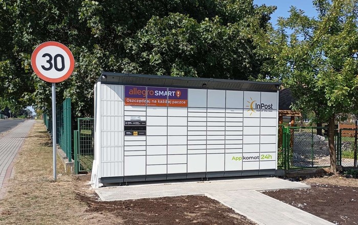 Paczkomat ZMAL01BAPP Na parkingu przy OSP Załęcze Małe
