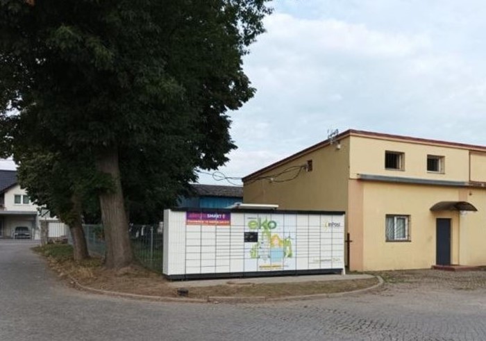 Paczkomat ZOG01APP Przy Zakładzie produkującym kartony.