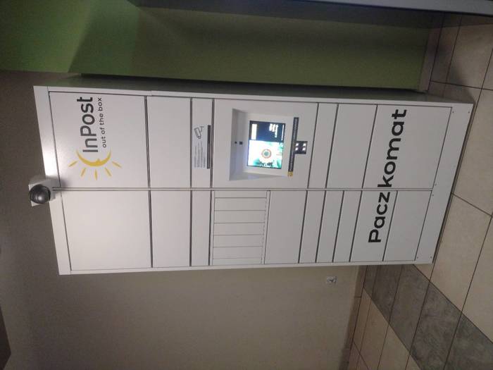 Paczkomat ZOR01HP przy wejściu głównym do szpitalna