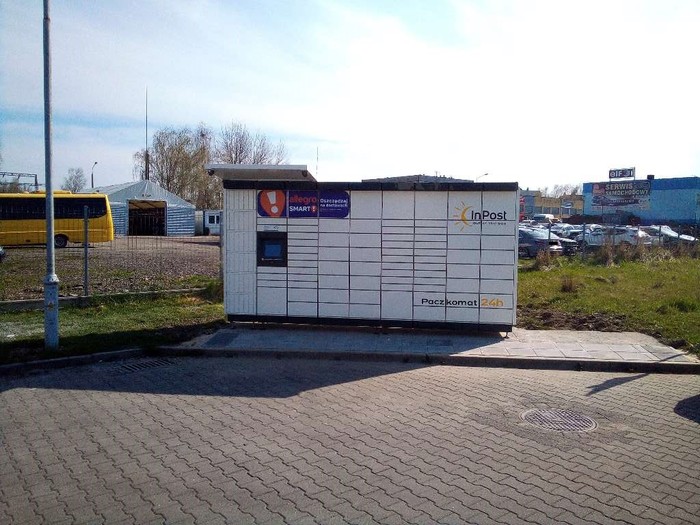Paczkomat ZOR17M za myjnią
