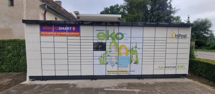 Paczkomat ZOW01APP Przy sklepie motoryzacyjnym