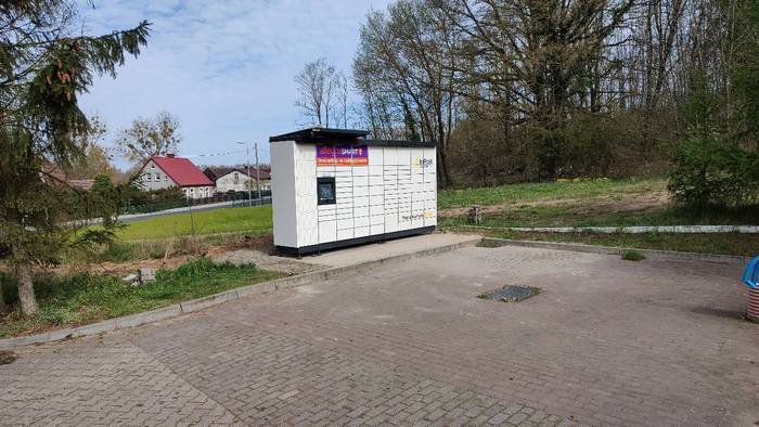 Paczkomat ZQW01M Parking stacji paliw