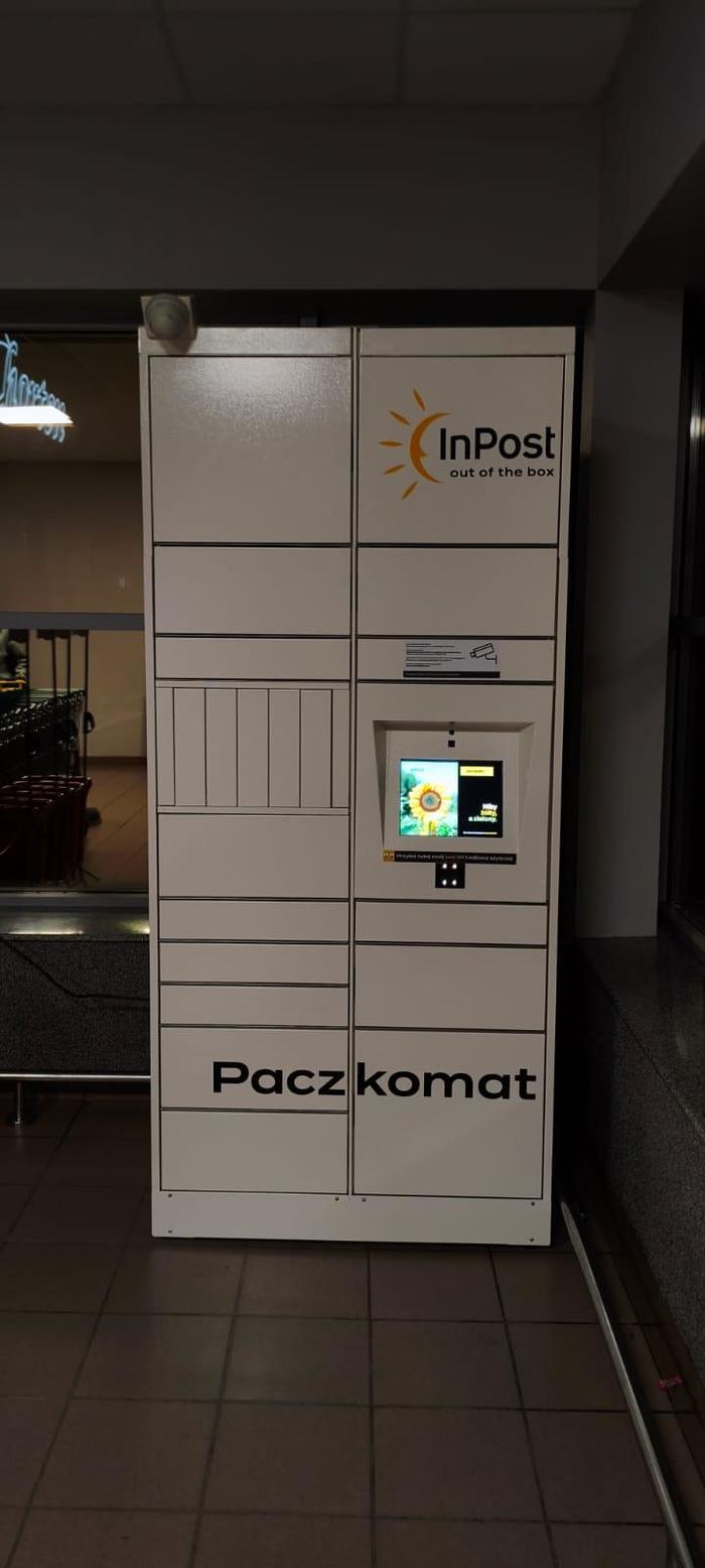 Paczkomat ZRB02HP W wózkowni sklepu Gregorek