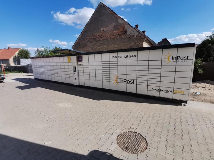 Paczkomat ZRO02A Przy sklepie Rossmann
