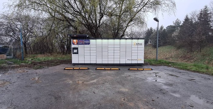 Поштомат ZSL06M Za sklepem Delikatesy Centrum