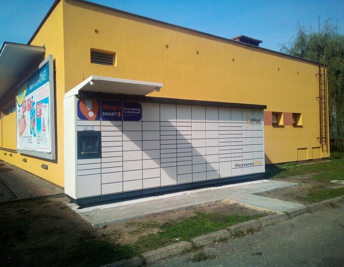 Paczkomat ZTW04M Od wschodniej strony marketu Lewiatan
