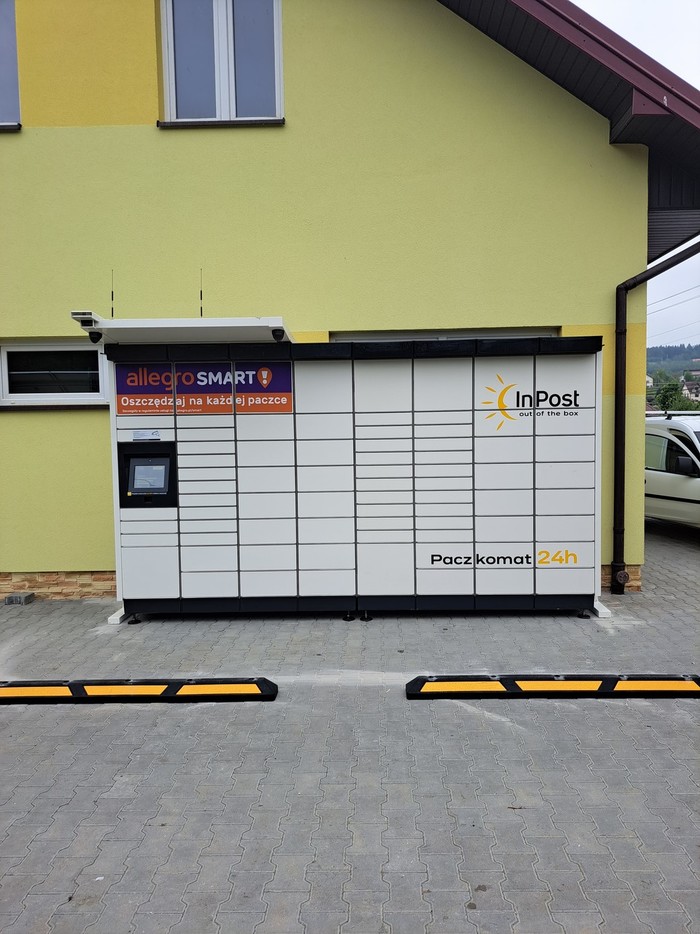 Paczkomat ZURW01M Przy sklepie SEZAM