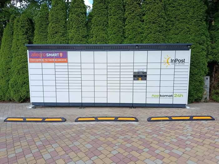 Paczkomat ZUW01BAPP Centrum Medyczne Intima parking