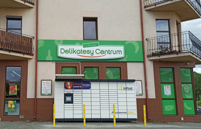 Paczkomat ZUW02M Przy sklepie Delikatesy Centrum