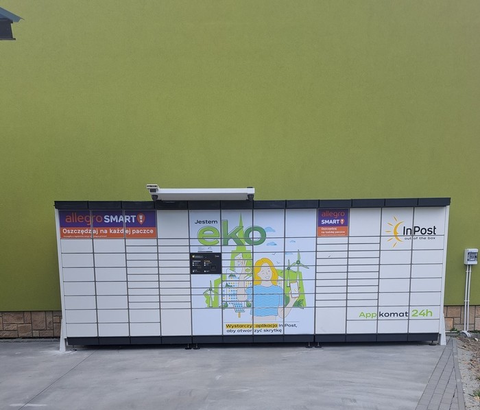 Paczkomat ZWC01APP na parkingu myjni