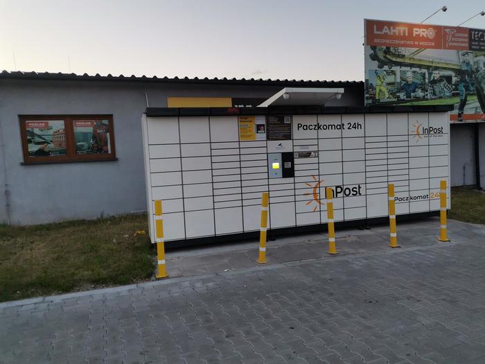 Paczkomat ZWC02N Przy Centrum Handlowym Pod Wieżą