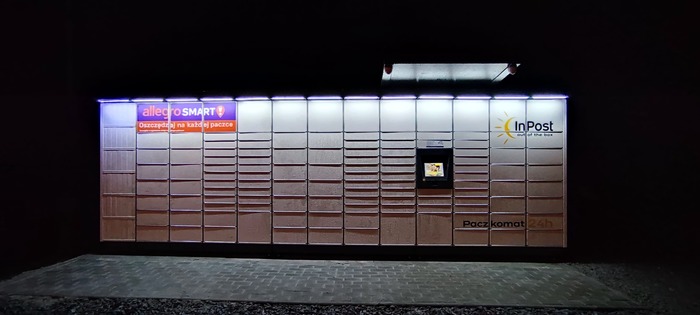 Paczkomat ZWC12M Parking za barem