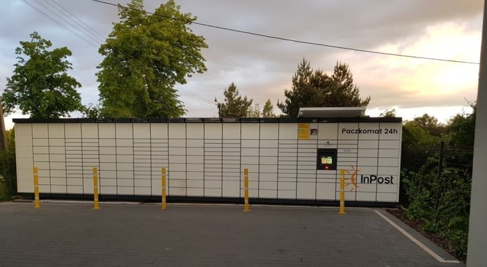 Paczkomat ZWL01M Przy budynku usługowym