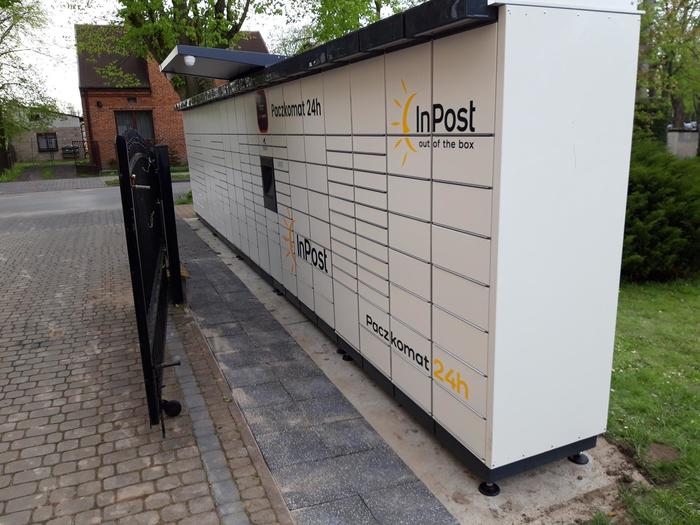 Parcel Locker ZWO01M Przy sklepie z odzieżą ciążową
