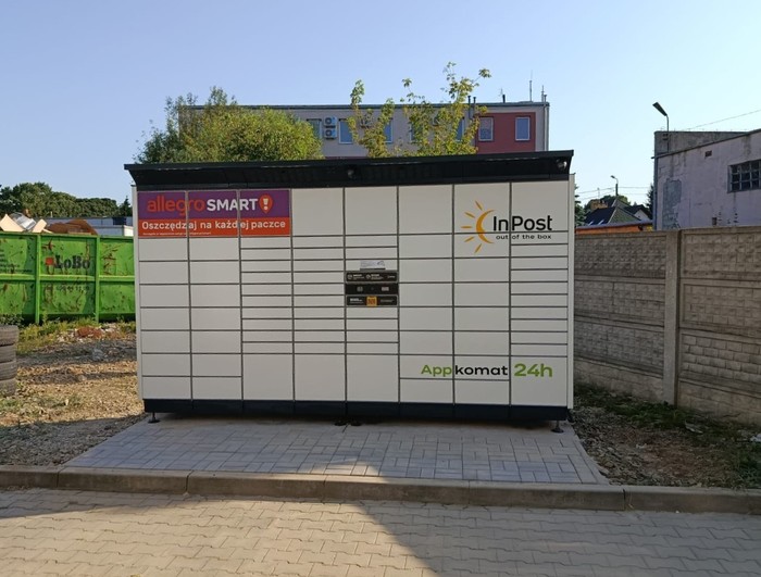 Paczkomat ZWO02BAPP Przy sklepie spożywczym