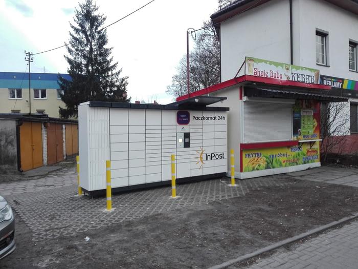 Paczkomat ZYR04N Przy budce z kebabem