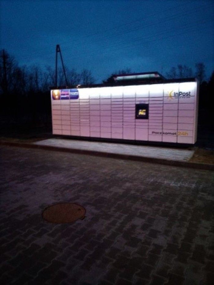 Paczkomat ZYR10M Na stacji benzynowej Moya