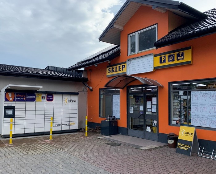 Paczkomat ZZC01M Przy sklepie Delikatesy Centrum